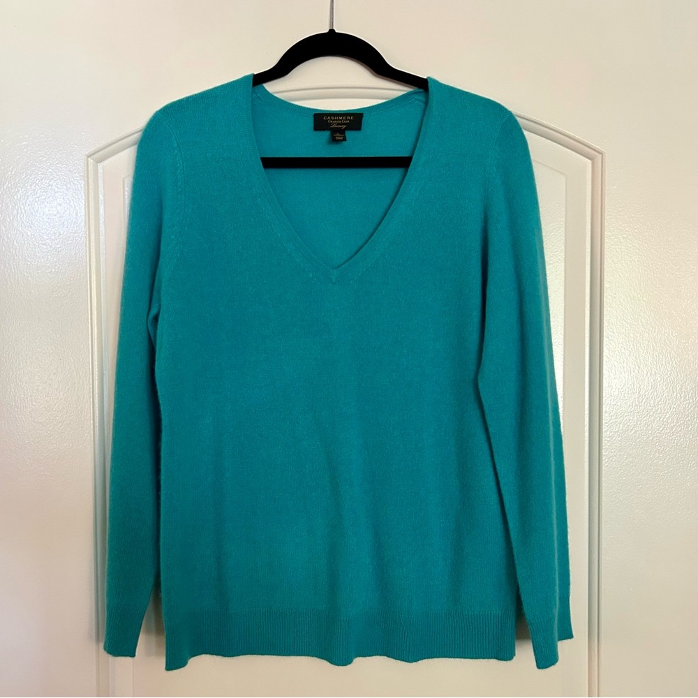 Cashmere V-Neck Sweater in Turquoise Blue